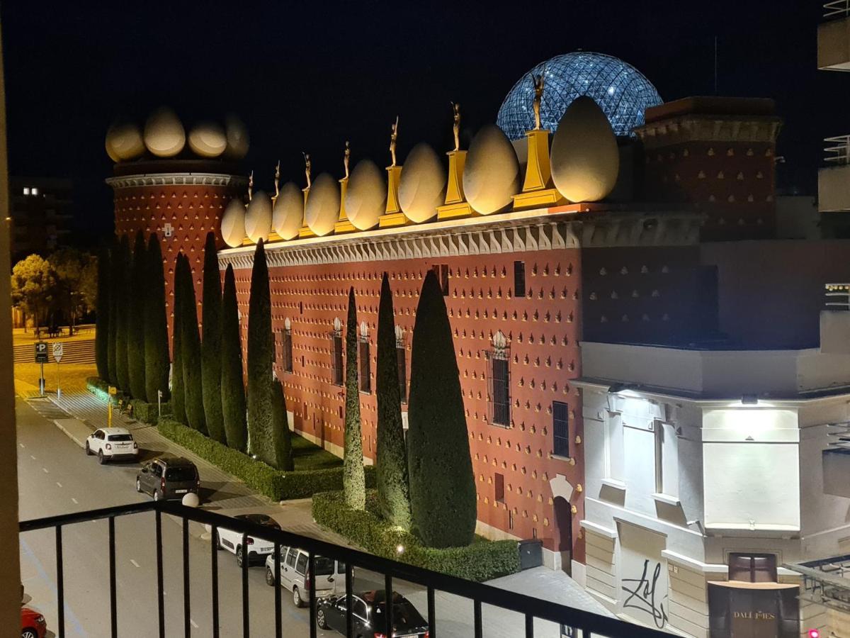 Apartamentos enfrente del Museo Dalí Figueras Habitación foto